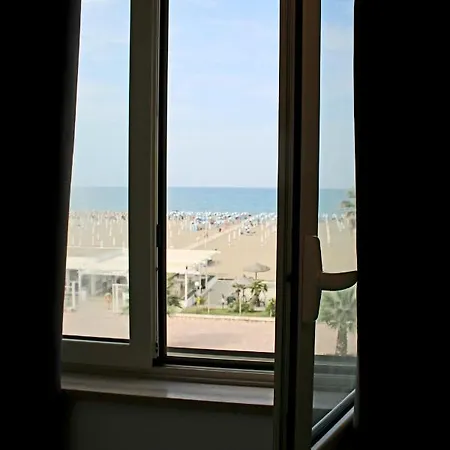 Via Veneto 3* Маргерита-ди-Савойя